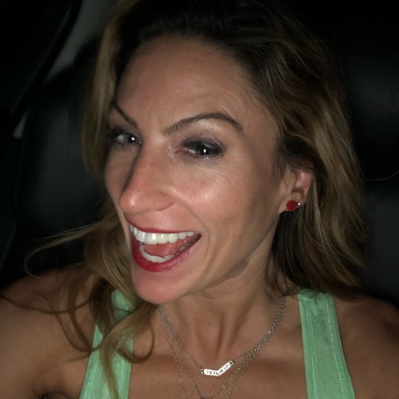 Meet your Posher, Julie - Picture 2 of 2